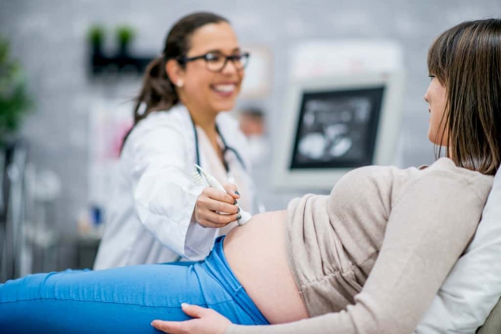 Recomendación de sueño seguro: Las mujeres deben recibir atención prenatal regular durante el embarazo para reducir el riesgo de del Síndrome de Muerte Súbita en Lactantes (SIDS, por sus siglas en inglés).